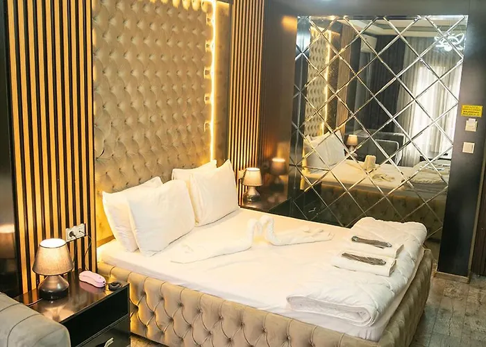 ホテル Oemer Agah Bayrampasa *